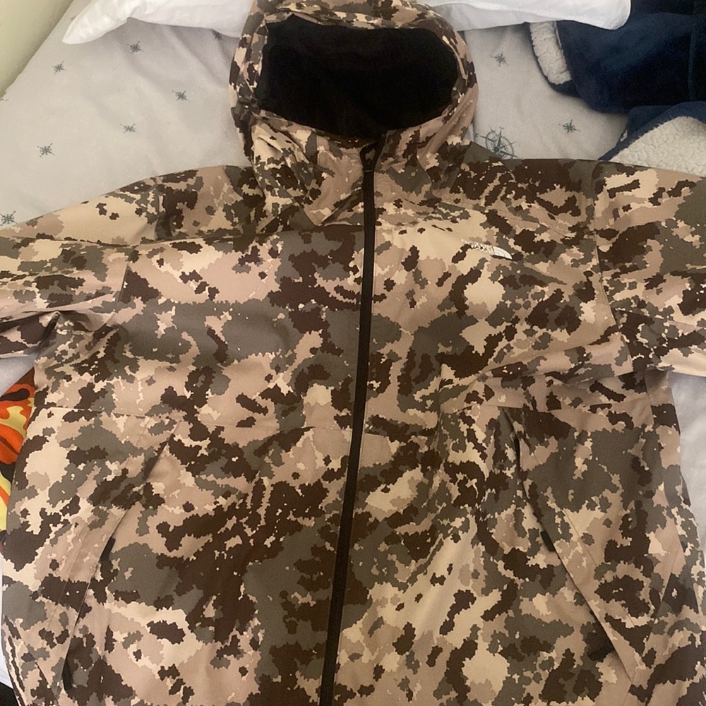 Rear Camo print north face light weight jacket